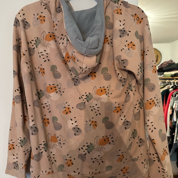 Half zip light weight pull over soft stretch like material - Picture 2 of 3